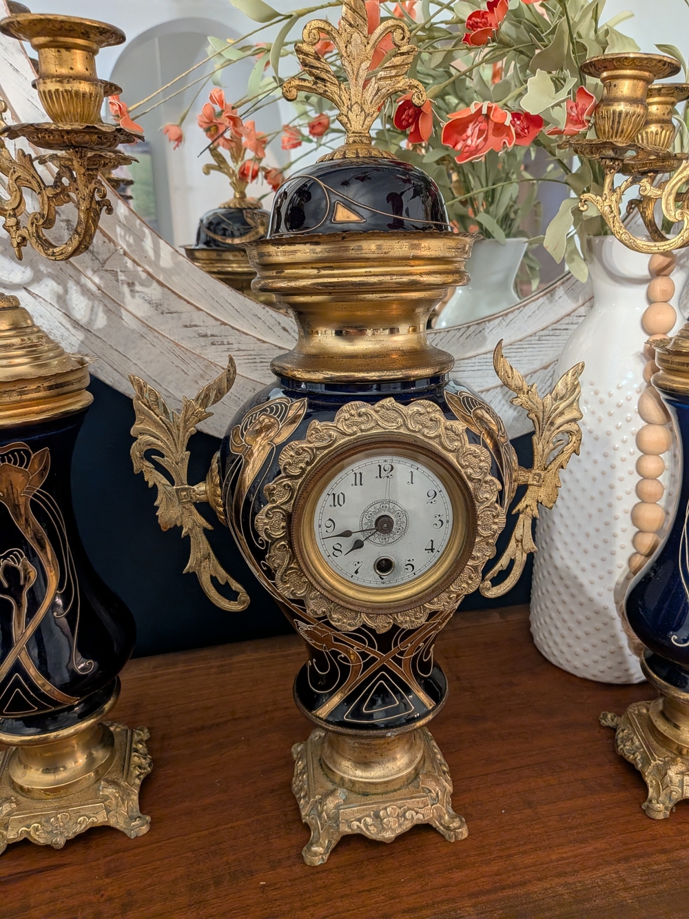 Antique Vintage Mantle Clock/Candleabra  Set

~ French - Circa 1900 ~ - Picture 12 of 15